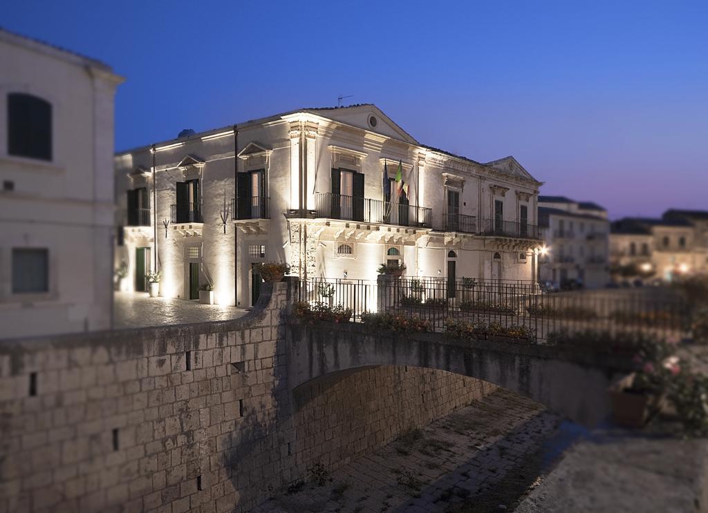 Hotel Novecento Шикли Экстерьер фото