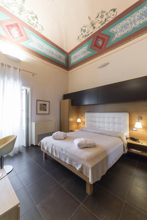 Hotel Novecento Шикли Экстерьер фото