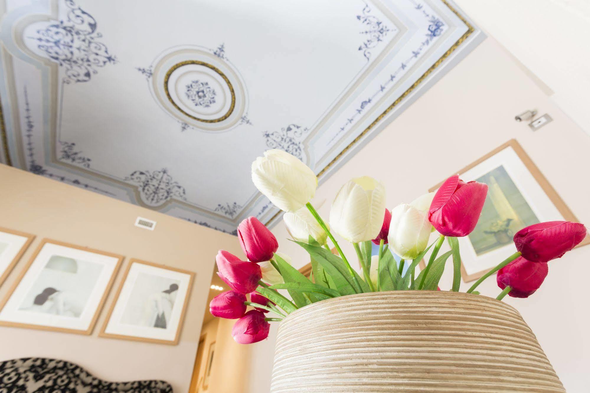Hotel Novecento Шикли Экстерьер фото